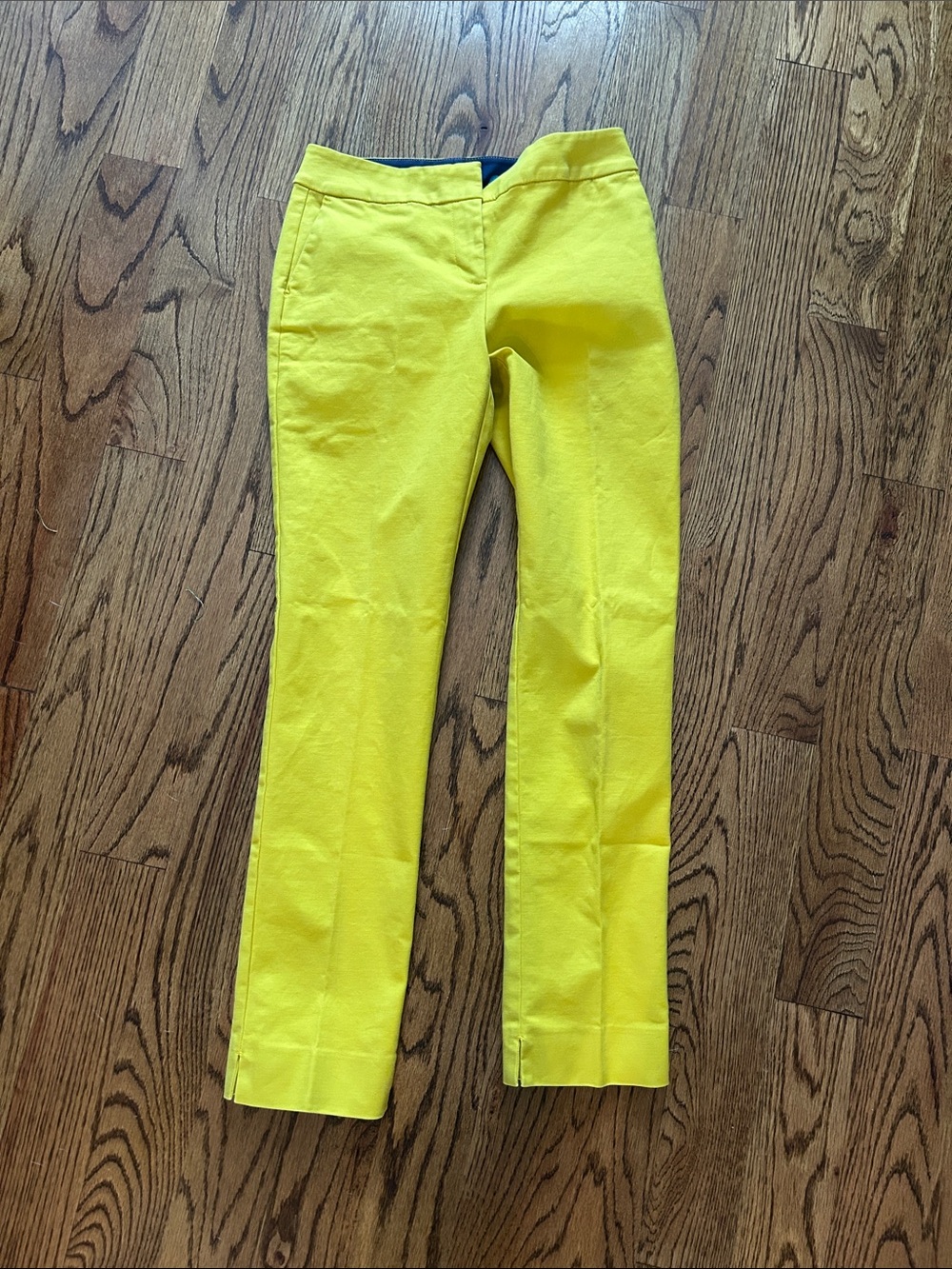 “BODEN” Cropped Chino Pants
